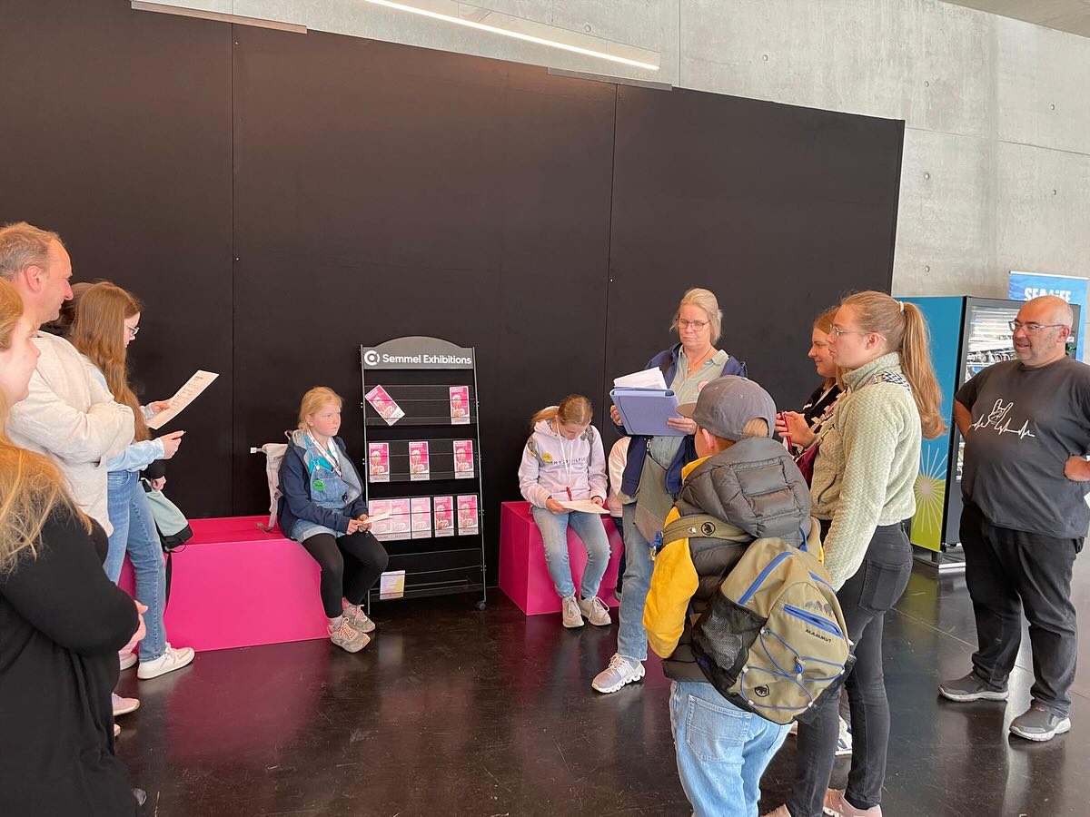 BRK und JRK Au besuchen gemeinsam die Ausstellung Körperwelten in der kleinen Olympiahalle in München.