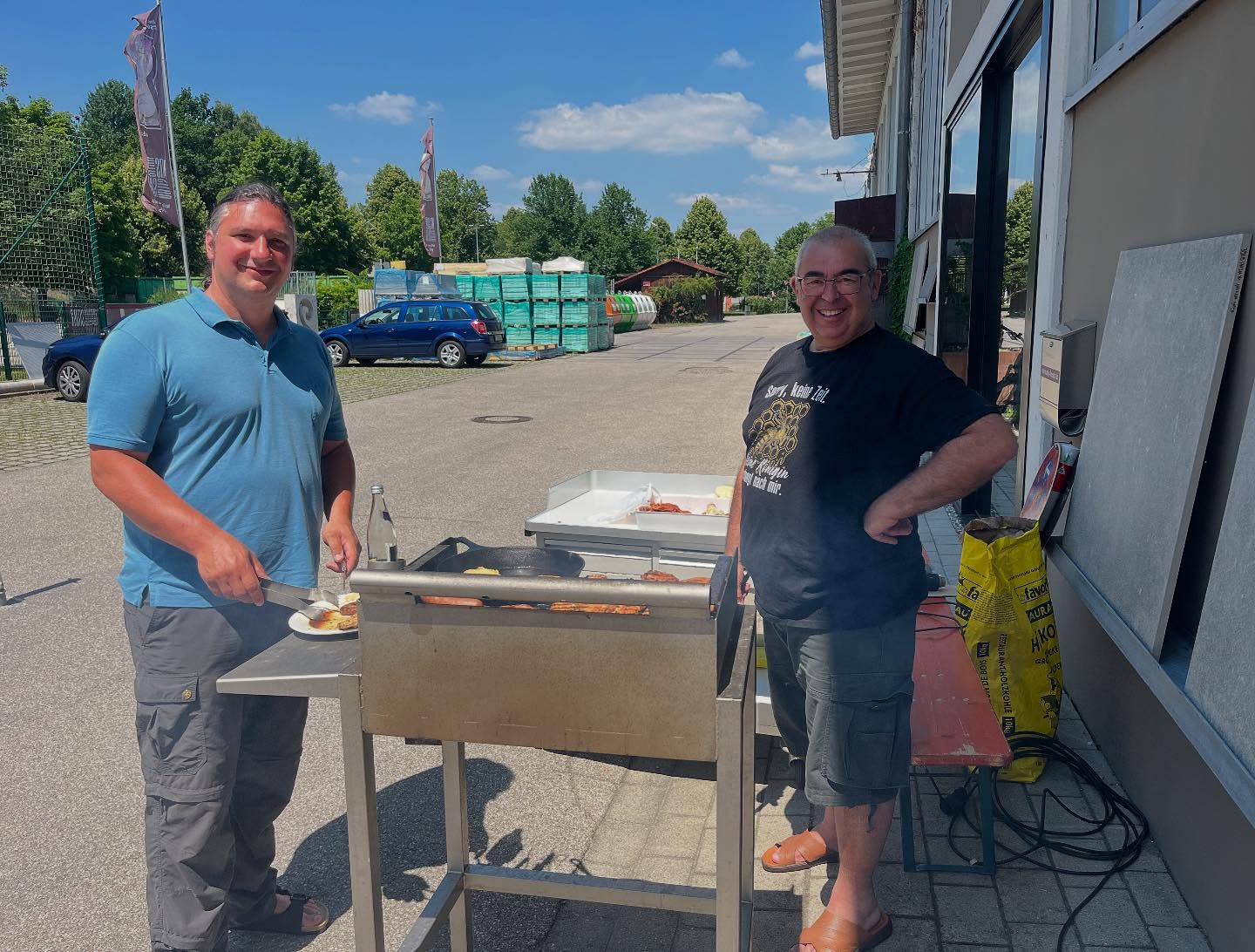 Kone und Thomas am Grill